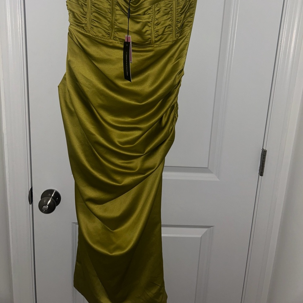 PrettyLittleThing Yellow Ruched Strapless Gown - Picture 3 of 4